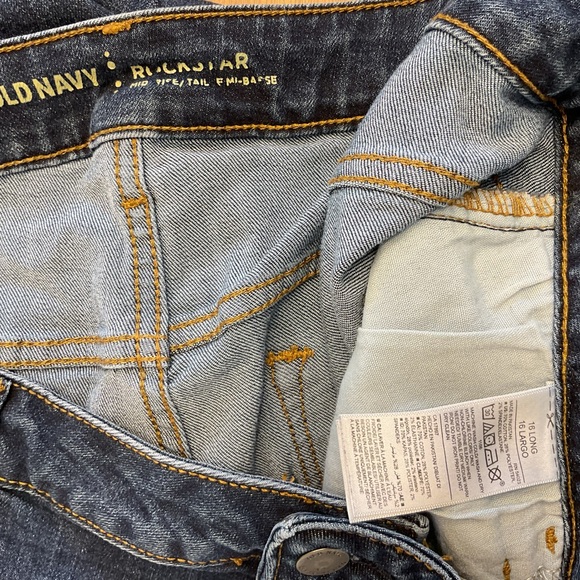 Old Navy Mid-Rise Rockstar Skinny Leg Jeans - Picture 5 of 5